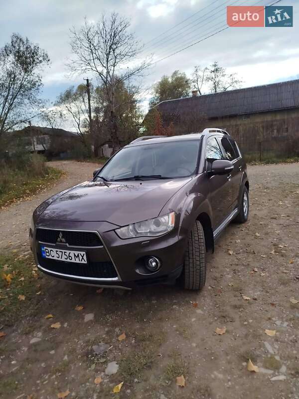 Mitsubishi Outlander XL 2010 Mitsubishi Outlander XL 2010