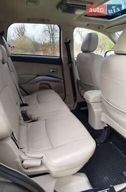 Позашляховик / Кросовер Mitsubishi Outlander XL 2010 в  фото 18 Позашляховик / Кросовер Mitsubishi Outlander XL 2010 в