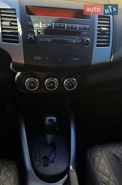 Внедорожник / Кроссовер Mitsubishi Outlander XL 2011 в 