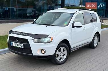 Позашляховик / Кросовер Mitsubishi Outlander XL 2010 в Одесі