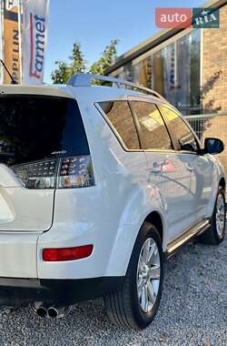 Внедорожник / Кроссовер Mitsubishi Outlander XL 2011 в 