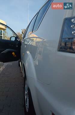 Позашляховик / Кросовер Mitsubishi Outlander XL 2011 в 