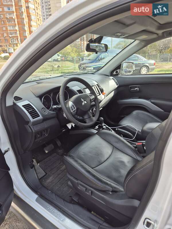 Позашляховик / Кросовер Mitsubishi Outlander XL 2011 в Києві фото 6 Позашляховик / Кросовер Mitsubishi Outlander XL 2011 в Києві