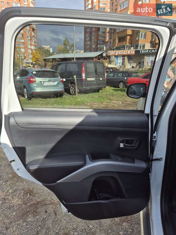 Позашляховик / Кросовер Mitsubishi Outlander XL 2011 в Києві фото 10 Позашляховик / Кросовер Mitsubishi Outlander XL 2011 в Києві