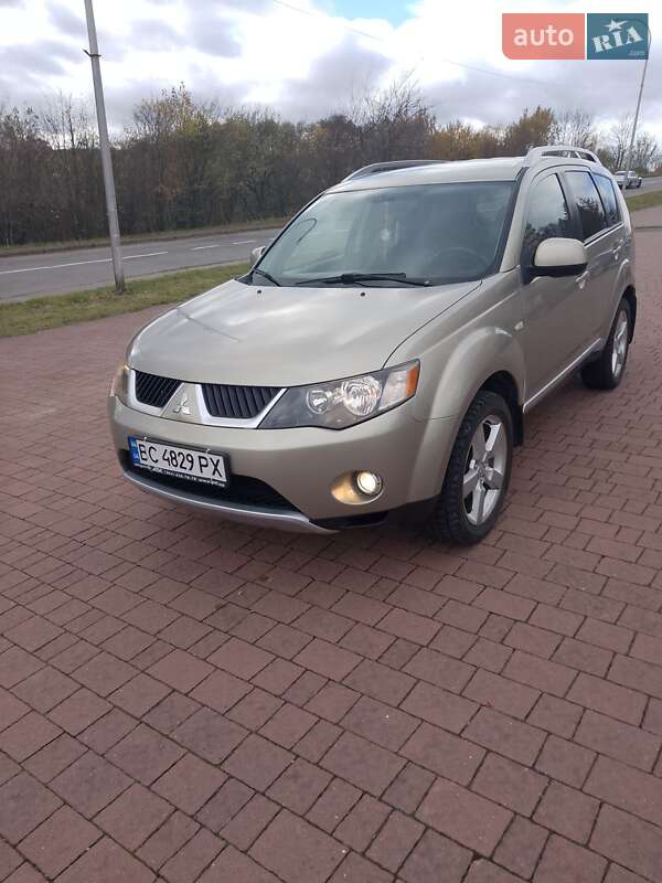 Позашляховик / Кросовер Mitsubishi Outlander XL 2007 в Трускавці фото 2 Позашляховик / Кросовер Mitsubishi Outlander XL 2007 в Трускавці