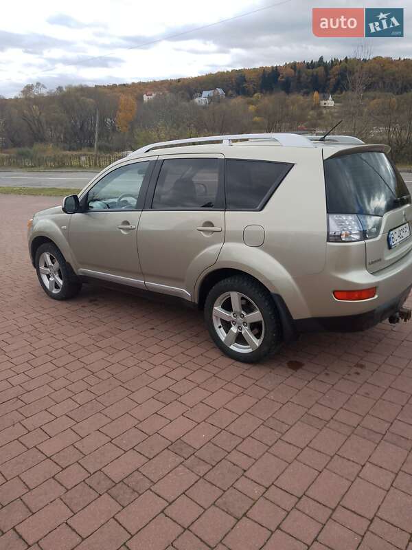 Позашляховик / Кросовер Mitsubishi Outlander XL 2007 в Трускавці фото 9 Позашляховик / Кросовер Mitsubishi Outlander XL 2007 в Трускавці