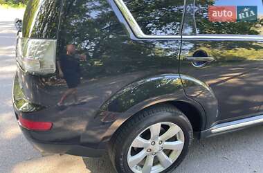 Внедорожник / Кроссовер Mitsubishi Outlander XL 2012 в 