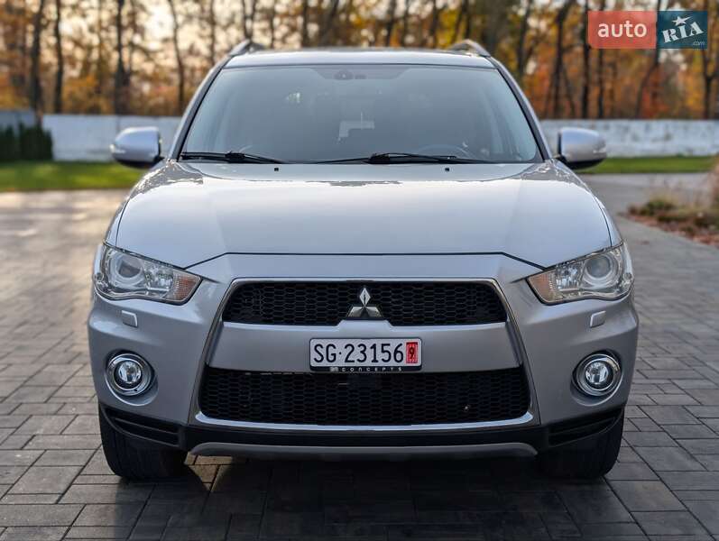 Внедорожник / Кроссовер Mitsubishi Outlander XL 2012 в Луцке