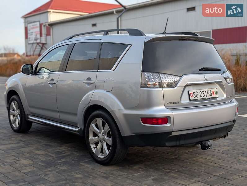 Внедорожник / Кроссовер Mitsubishi Outlander XL 2012 в Луцке
