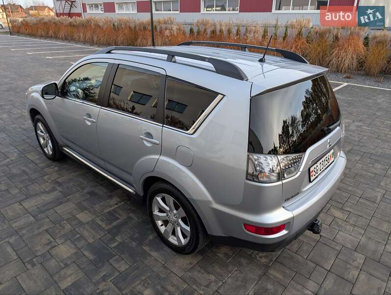 Внедорожник / Кроссовер Mitsubishi Outlander XL 2012 в Луцке
