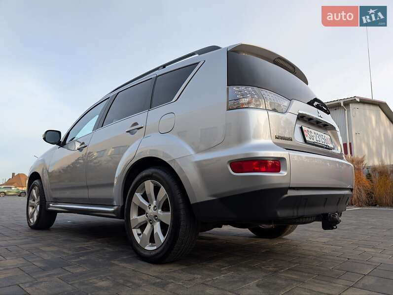 Внедорожник / Кроссовер Mitsubishi Outlander XL 2012 в Луцке