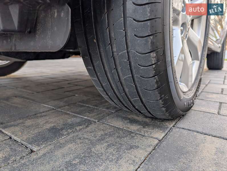 Внедорожник / Кроссовер Mitsubishi Outlander XL 2012 в Луцке