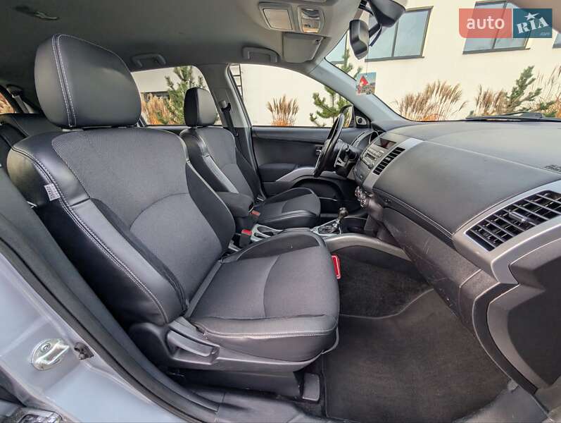 Внедорожник / Кроссовер Mitsubishi Outlander XL 2012 в Луцке