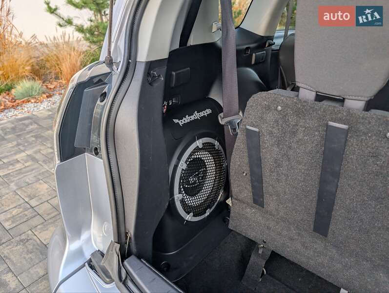 Внедорожник / Кроссовер Mitsubishi Outlander XL 2012 в Луцке