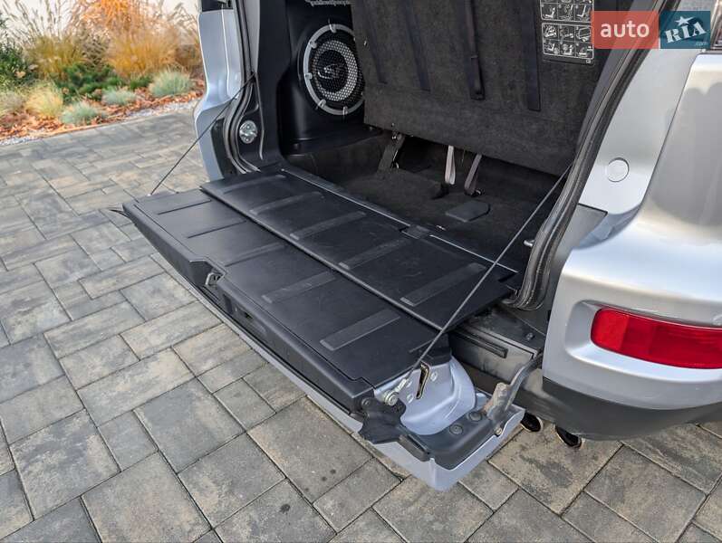 Внедорожник / Кроссовер Mitsubishi Outlander XL 2012 в Луцке