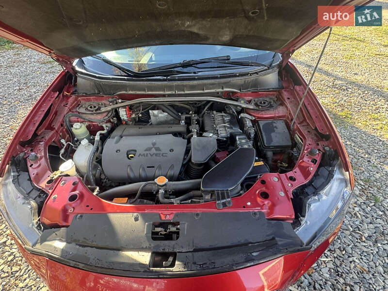 Внедорожник / Кроссовер Mitsubishi Outlander XL 2011 в Ивано-Франковске