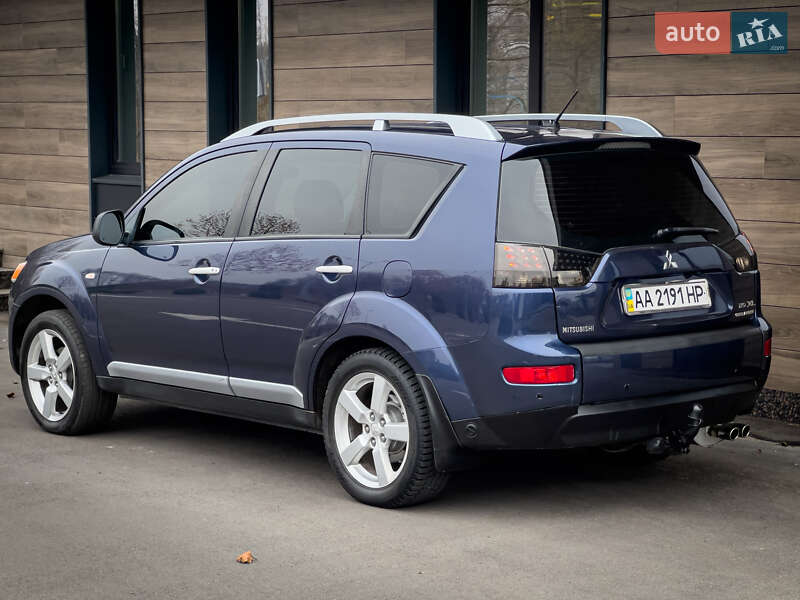 Позашляховик / Кросовер Mitsubishi Outlander XL 2008 в Києві