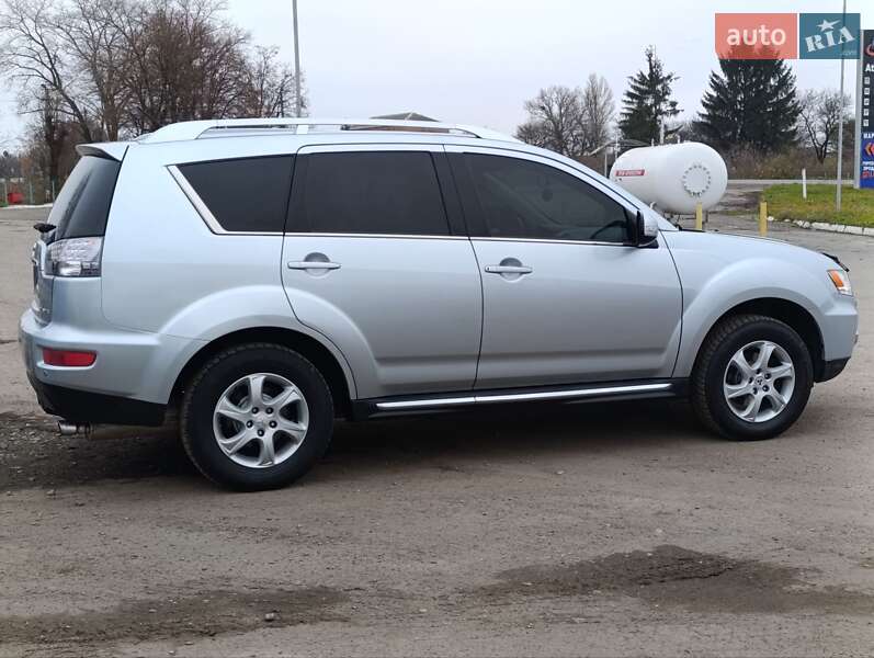 Внедорожник / Кроссовер Mitsubishi Outlander XL 2010 в Теофиполе