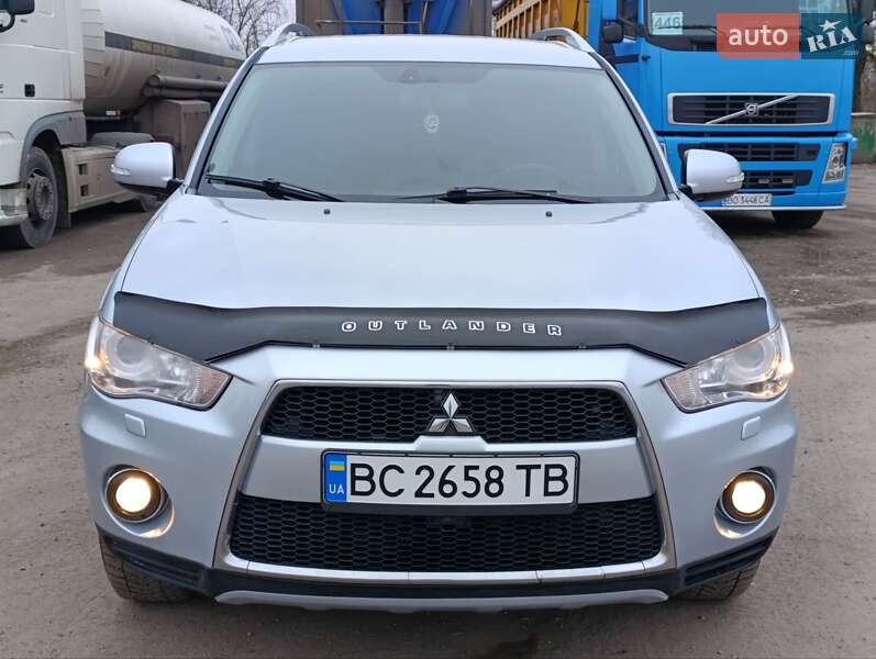 Внедорожник / Кроссовер Mitsubishi Outlander XL 2010 в Теофиполе