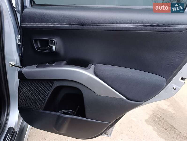 Внедорожник / Кроссовер Mitsubishi Outlander XL 2010 в Теофиполе