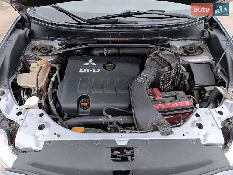 Внедорожник / Кроссовер Mitsubishi Outlander XL 2010 в Теофиполе