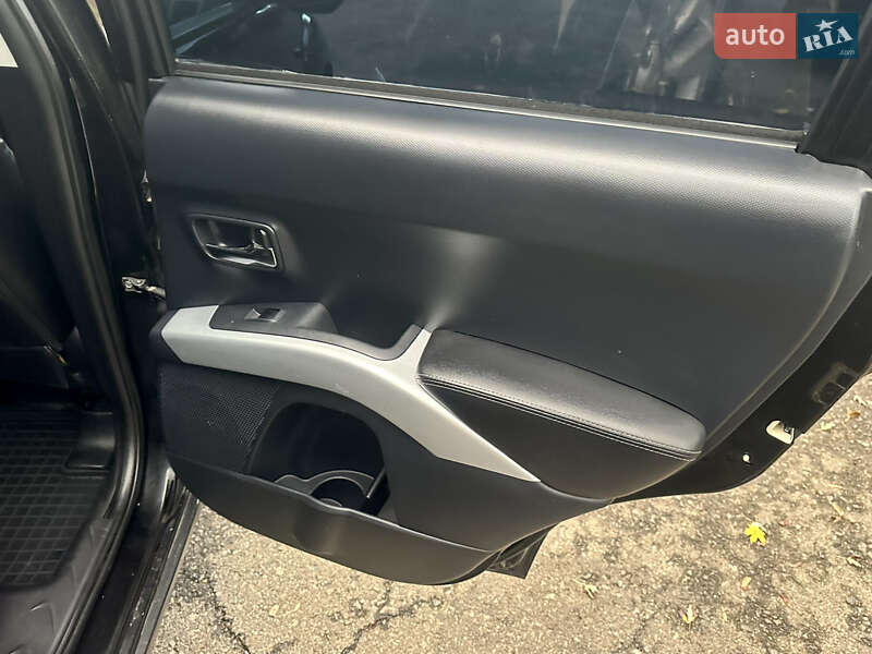 Позашляховик / Кросовер Mitsubishi Outlander XL 2007 в Одесі