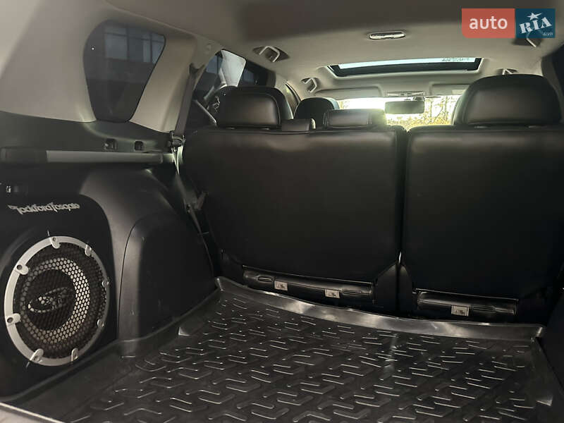 Позашляховик / Кросовер Mitsubishi Outlander XL 2007 в Одесі