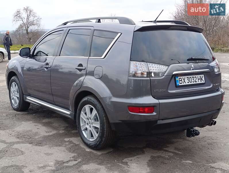Позашляховик / Кросовер Mitsubishi Outlander XL 2010 в Теофіполі