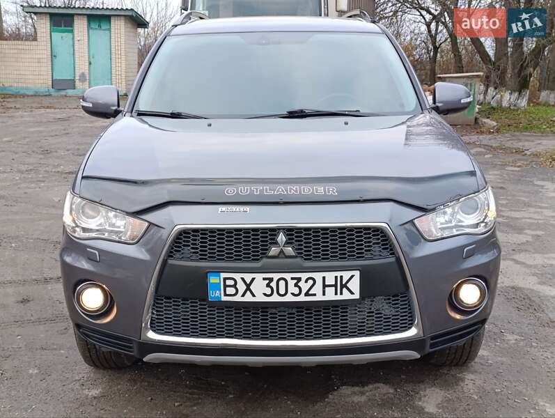 Позашляховик / Кросовер Mitsubishi Outlander XL 2010 в Теофіполі