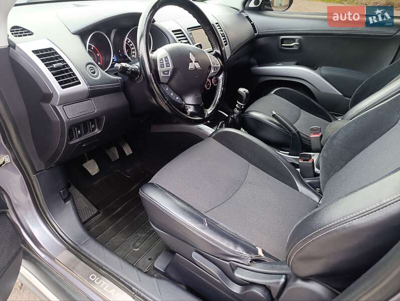 Позашляховик / Кросовер Mitsubishi Outlander XL 2010 в Теофіполі