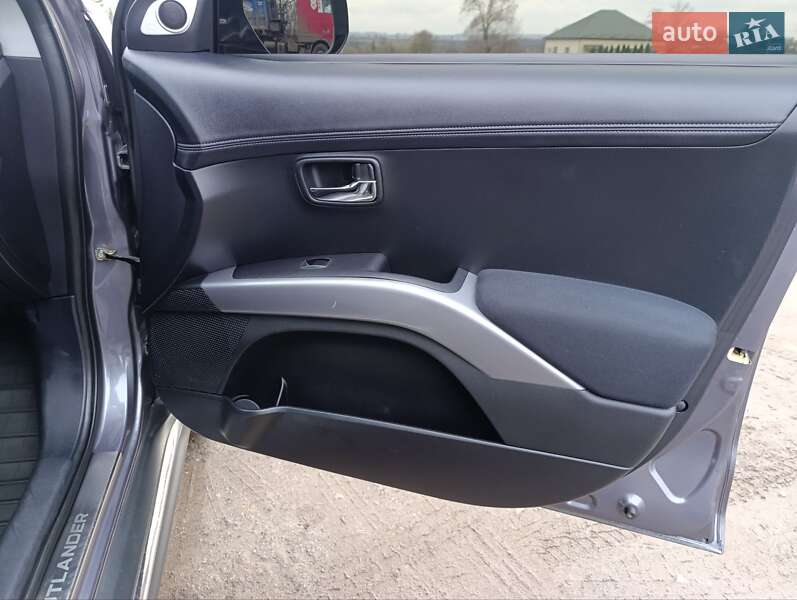 Позашляховик / Кросовер Mitsubishi Outlander XL 2010 в Теофіполі