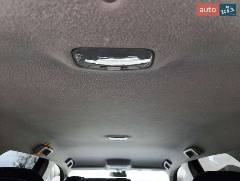 Позашляховик / Кросовер Mitsubishi Outlander XL 2010 в Теофіполі