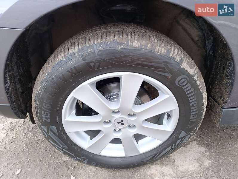 Позашляховик / Кросовер Mitsubishi Outlander XL 2010 в Теофіполі