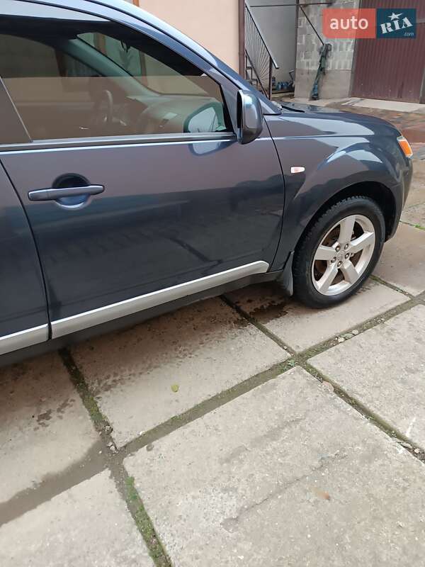 Внедорожник / Кроссовер Mitsubishi Outlander XL 2008 в Ужгороде фото 6 Внедорожник / Кроссовер Mitsubishi Outlander XL 2008 в Ужгороде