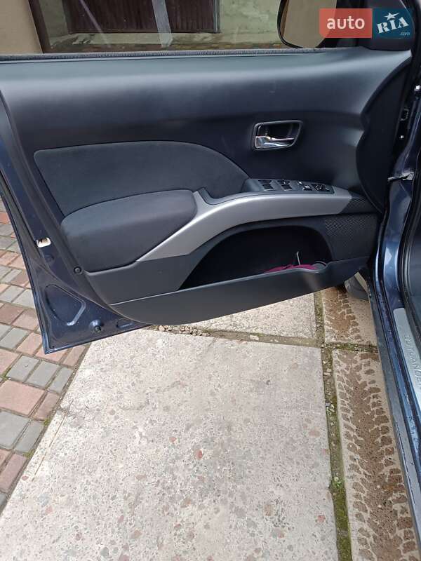 Внедорожник / Кроссовер Mitsubishi Outlander XL 2008 в Ужгороде фото 16 Внедорожник / Кроссовер Mitsubishi Outlander XL 2008 в Ужгороде