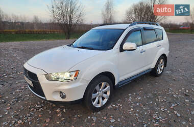 Позашляховик / Кросовер Mitsubishi Outlander XL 2011 в Бучі