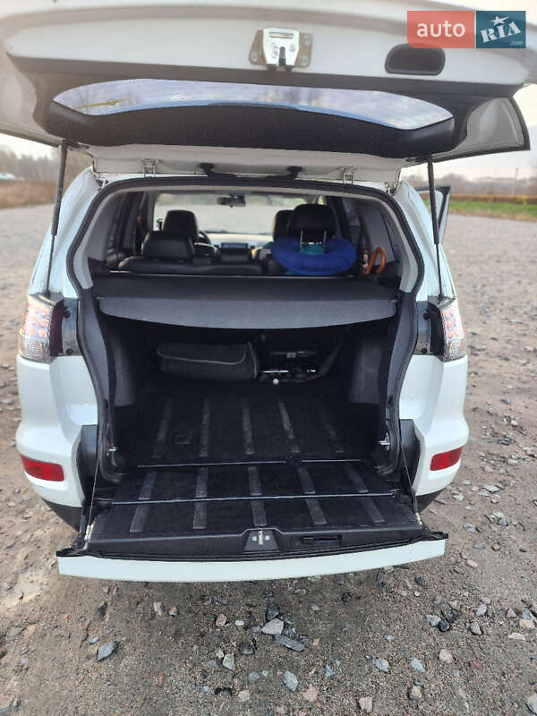 Внедорожник / Кроссовер Mitsubishi Outlander XL 2011 в Буче фото 16 Внедорожник / Кроссовер Mitsubishi Outlander XL 2011 в Буче