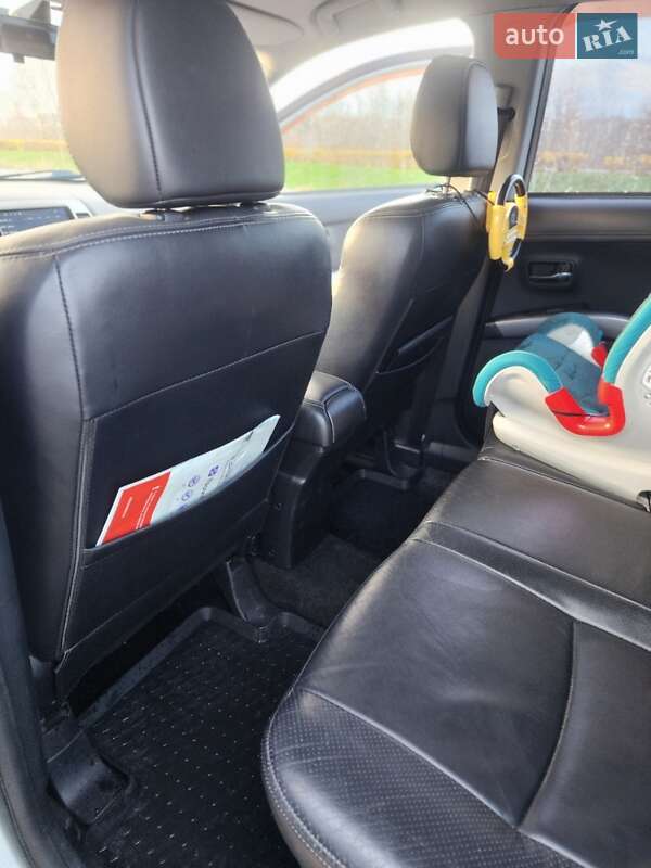 Внедорожник / Кроссовер Mitsubishi Outlander XL 2011 в Буче фото 18 Внедорожник / Кроссовер Mitsubishi Outlander XL 2011 в Буче