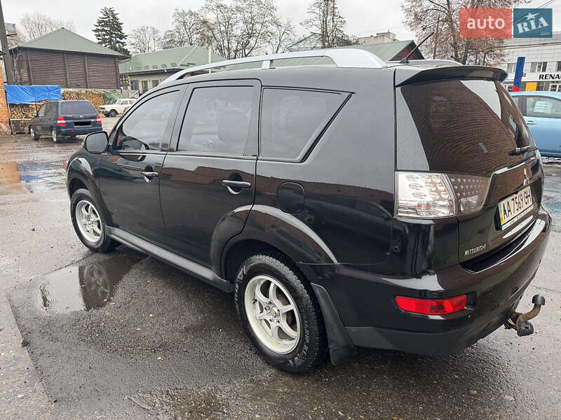 Внедорожник / Кроссовер Mitsubishi Outlander XL 2010 в Чернигове