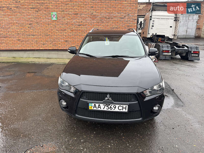 Внедорожник / Кроссовер Mitsubishi Outlander XL 2010 в Чернигове