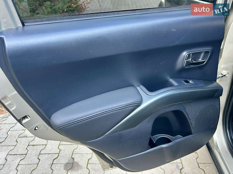 Внедорожник / Кроссовер Mitsubishi Outlander XL 2008 в Белой Церкви