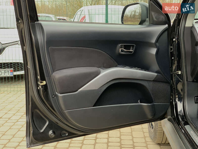 Позашляховик / Кросовер Mitsubishi Outlander XL 2009 в Бердичеві фото 23 Позашляховик / Кросовер Mitsubishi Outlander XL 2009 в Бердичеві