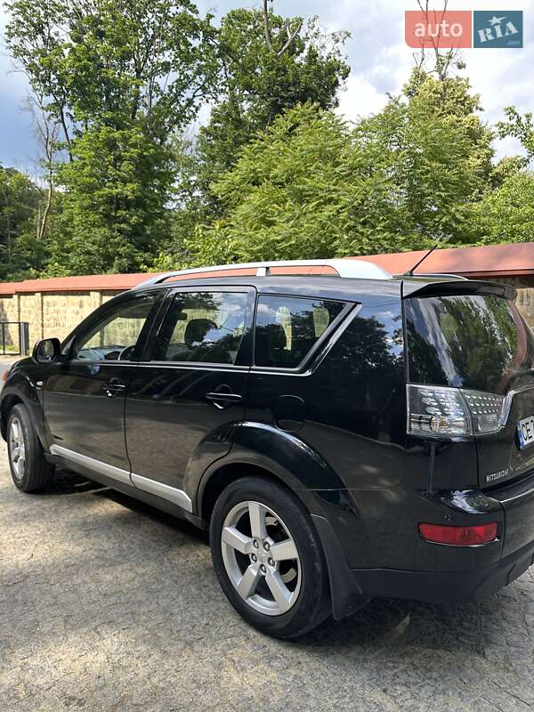Позашляховик / Кросовер Mitsubishi Outlander XL 2007 в Чернівцях