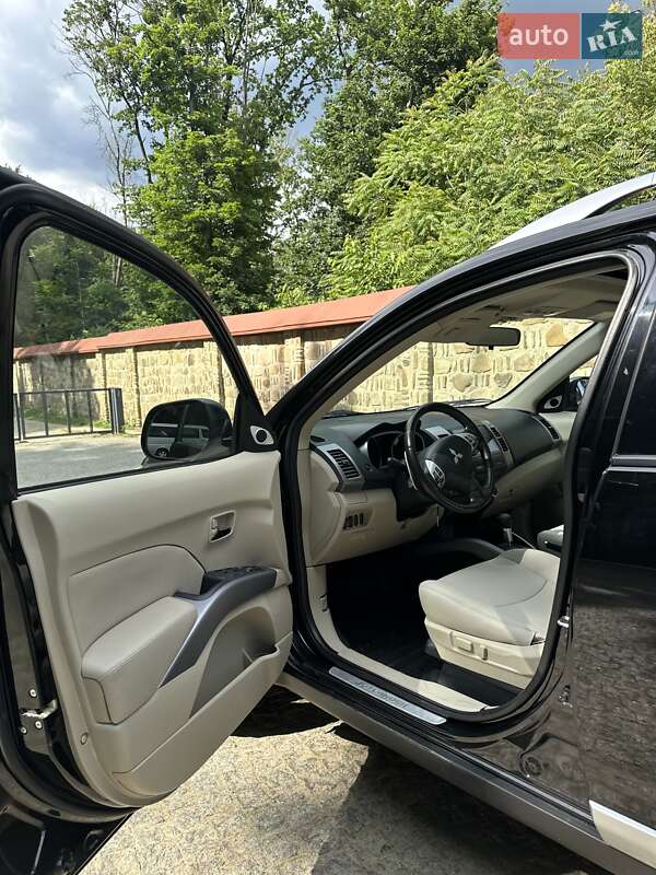 Позашляховик / Кросовер Mitsubishi Outlander XL 2007 в Чернівцях