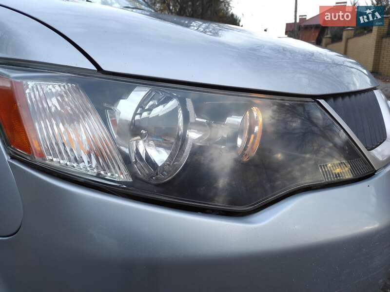 Внедорожник / Кроссовер Mitsubishi Outlander XL 2007 в Хмельницком