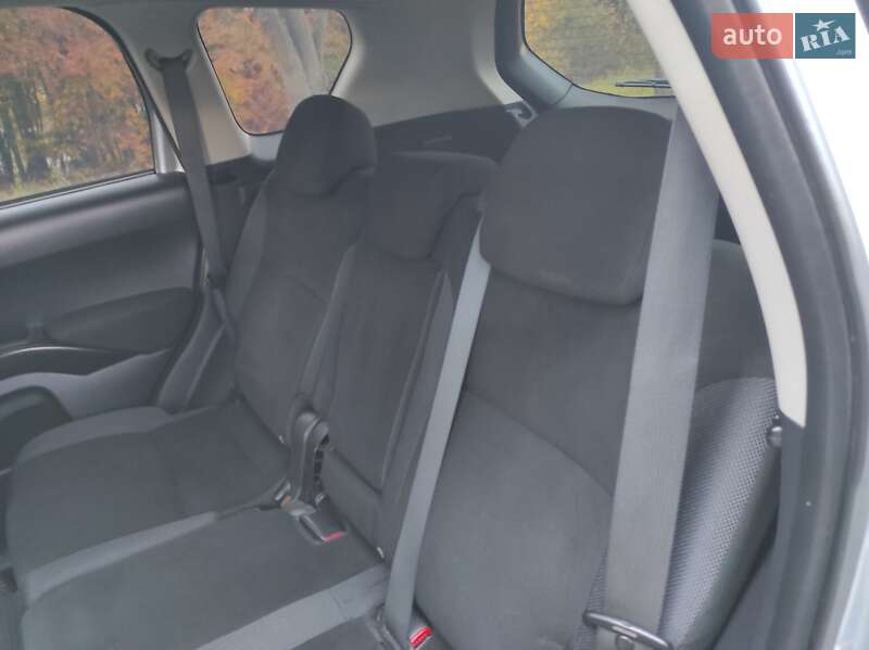 Внедорожник / Кроссовер Mitsubishi Outlander XL 2007 в Хмельницком