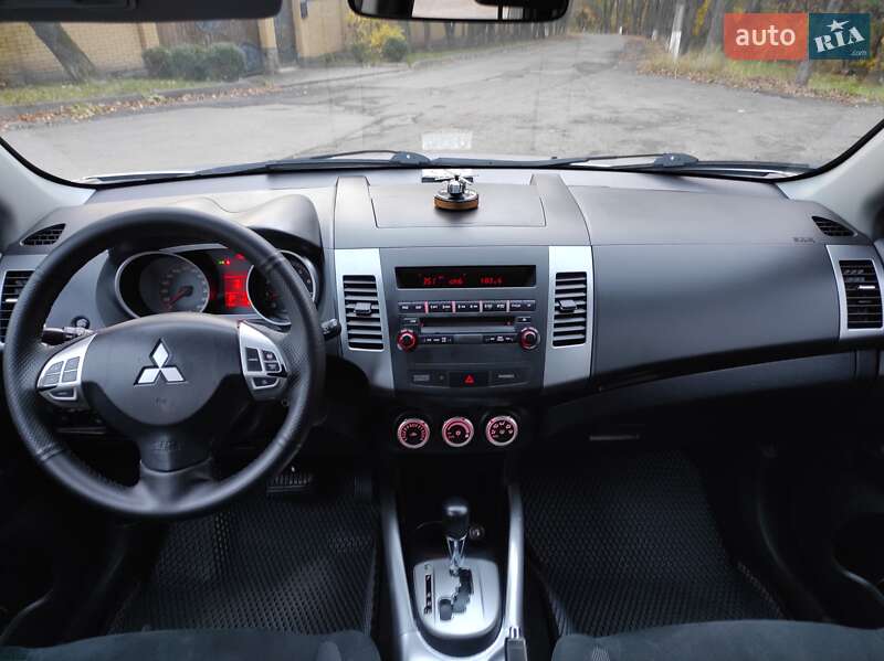 Внедорожник / Кроссовер Mitsubishi Outlander XL 2007 в Хмельницком
