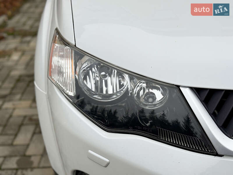 Внедорожник / Кроссовер Mitsubishi Outlander XL 2008 в Харькове