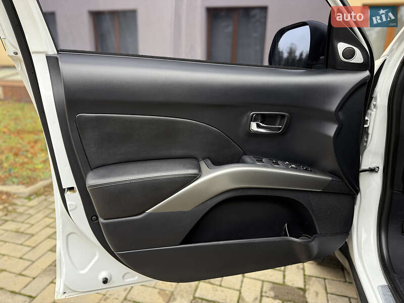 Внедорожник / Кроссовер Mitsubishi Outlander XL 2008 в Харькове