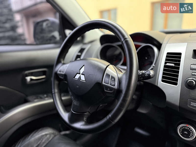Внедорожник / Кроссовер Mitsubishi Outlander XL 2008 в Харькове